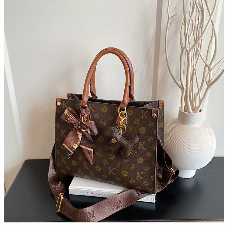 Single-shoulder crossbody bag with versatile style for women. Lightly luxurious and niche handbag with crossbody feature.
