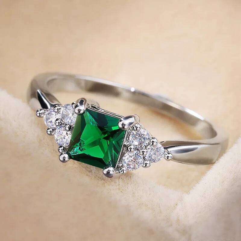 Huitan Simple Minimalist Style Finger Modest Design With Cute Green Cubic Zircon Stone Proposal Engagement Rings For Girl H260312