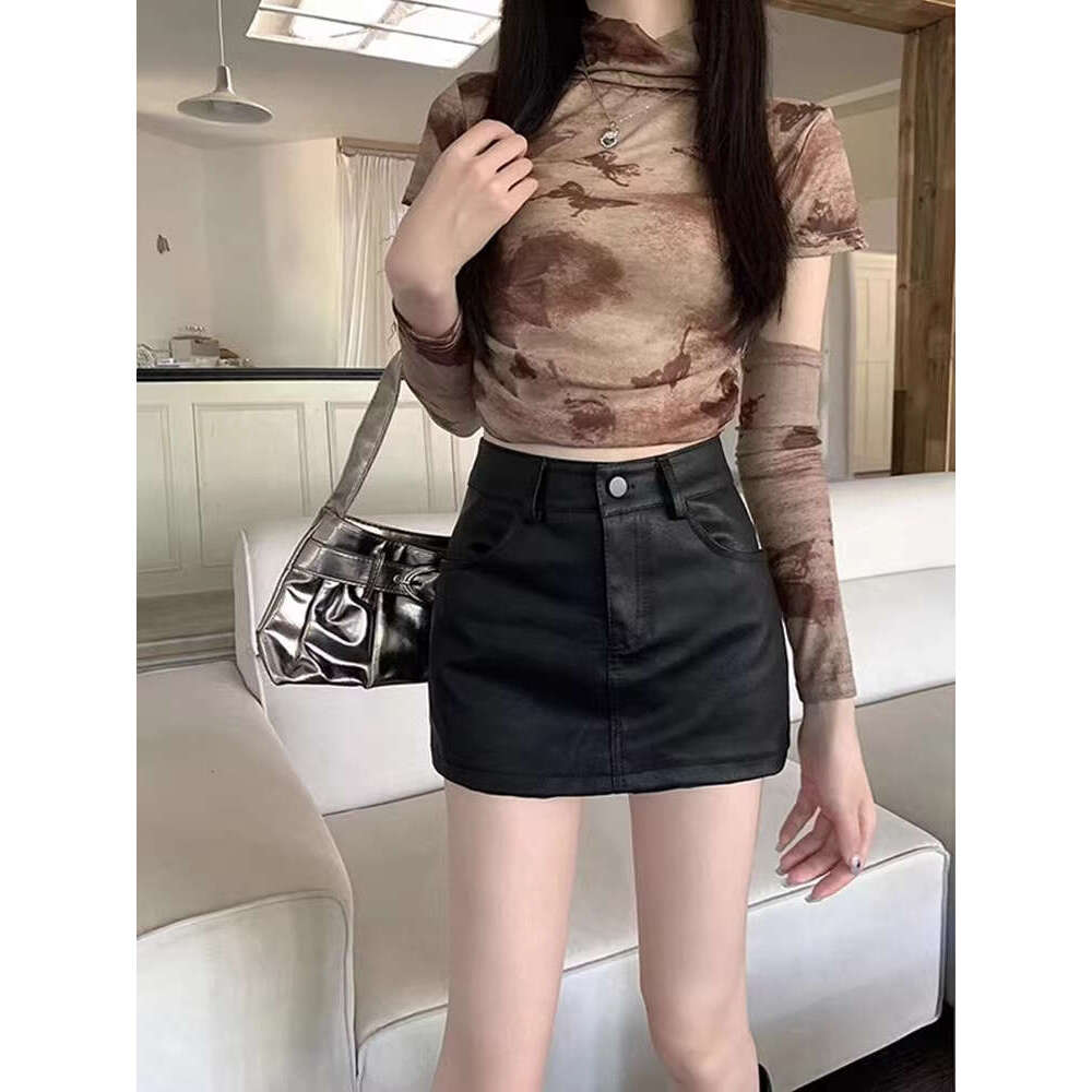 Sweet and cool hot girl PU leather mini skirt spring style, for petite women, high-waisted, bodycon, A-line, ultra-short skirt, XS size, makes you loo