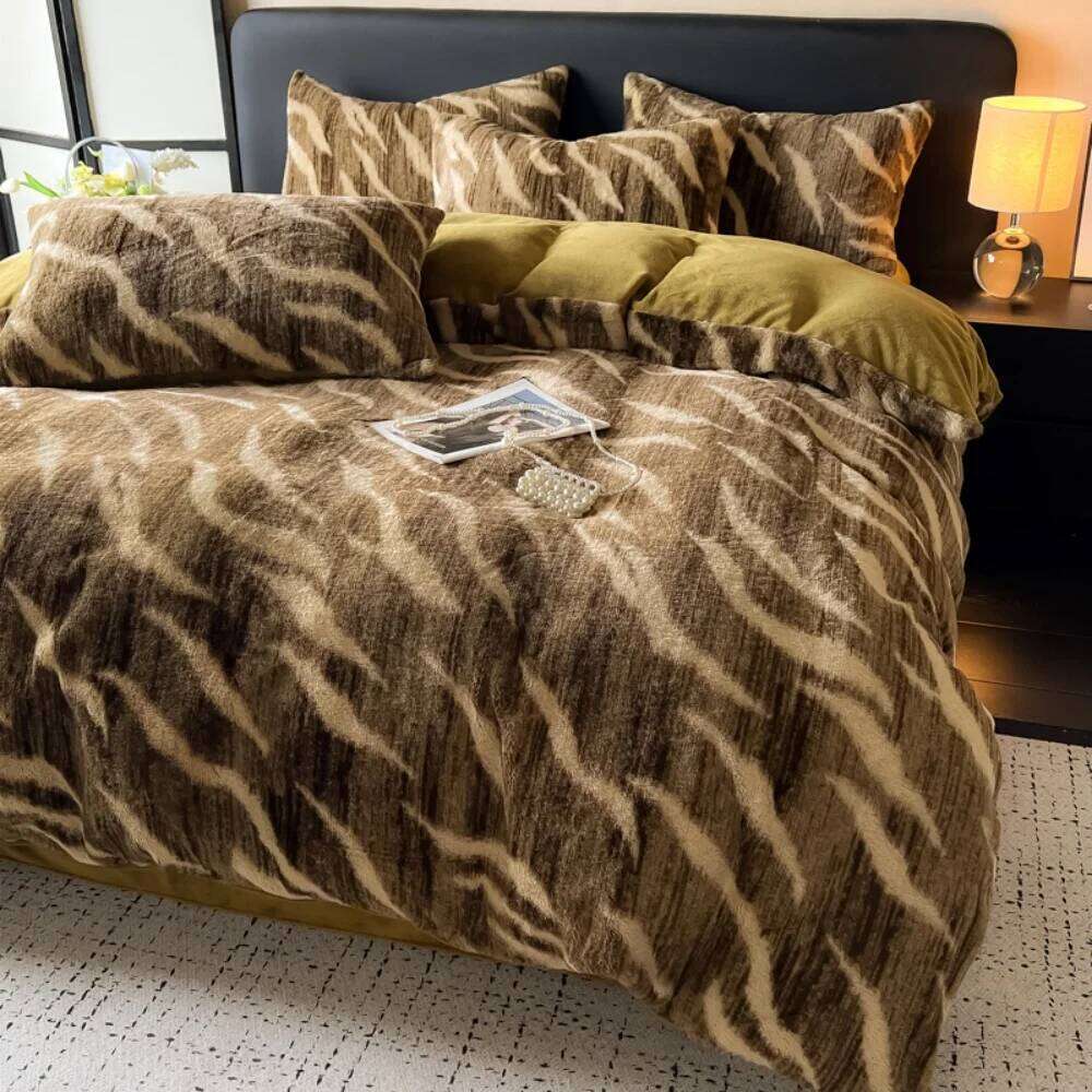 Leopard Print Rabbit Plush Quilt Cover Pillowcase Bed Sheet Four-Piece Class A Thicken Winter Warm Coral Fleece Bedding Set H260312