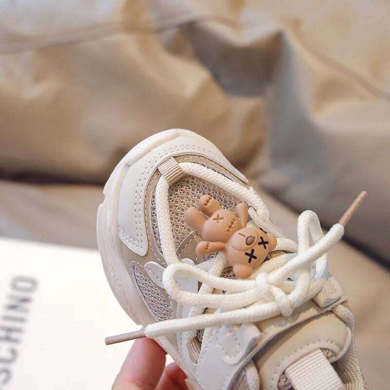 New 2025 Kids Mesh Breathable Sneakers Boys Girls Sport Korean Style Cute Bear Toddler Shoes Children's Outdoor Footwear H260312
