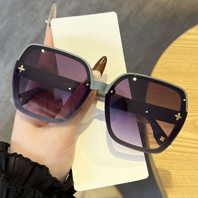 Luxury Sunglasses for Women Classic Trendy Popular Polygonal frame Tinted purple lenses Beach Vacation Sun Glasses Face Slimming Effect