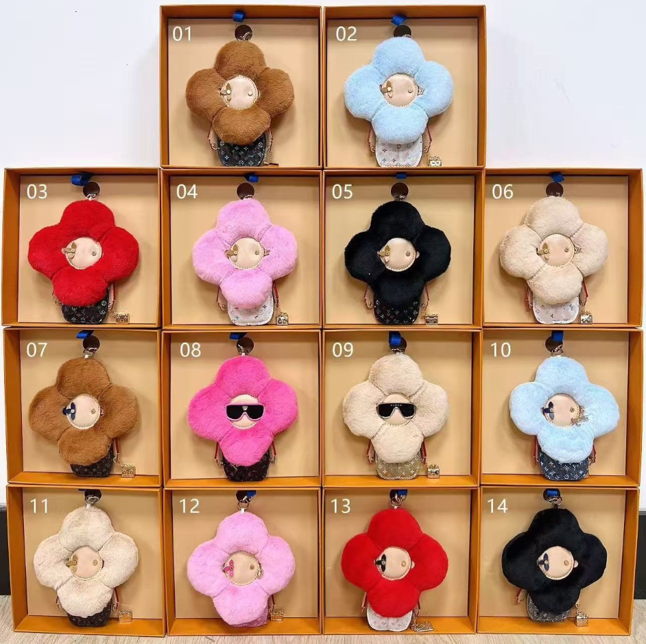 Luxury Sun flower Keychains Furry Pink Sunflower Doll Designers Bags Charms Accessories Fashion Womens Keychains Lanyards High Quality Jewelry Gift