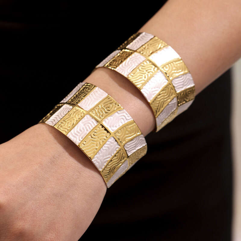 Women's Bohemian Bracelet: Fashion Pleated Round Open Stainless Steel Bangle & Arm Ring, Minimalist Style, Unique Wristband, Light Luxury Jewelry