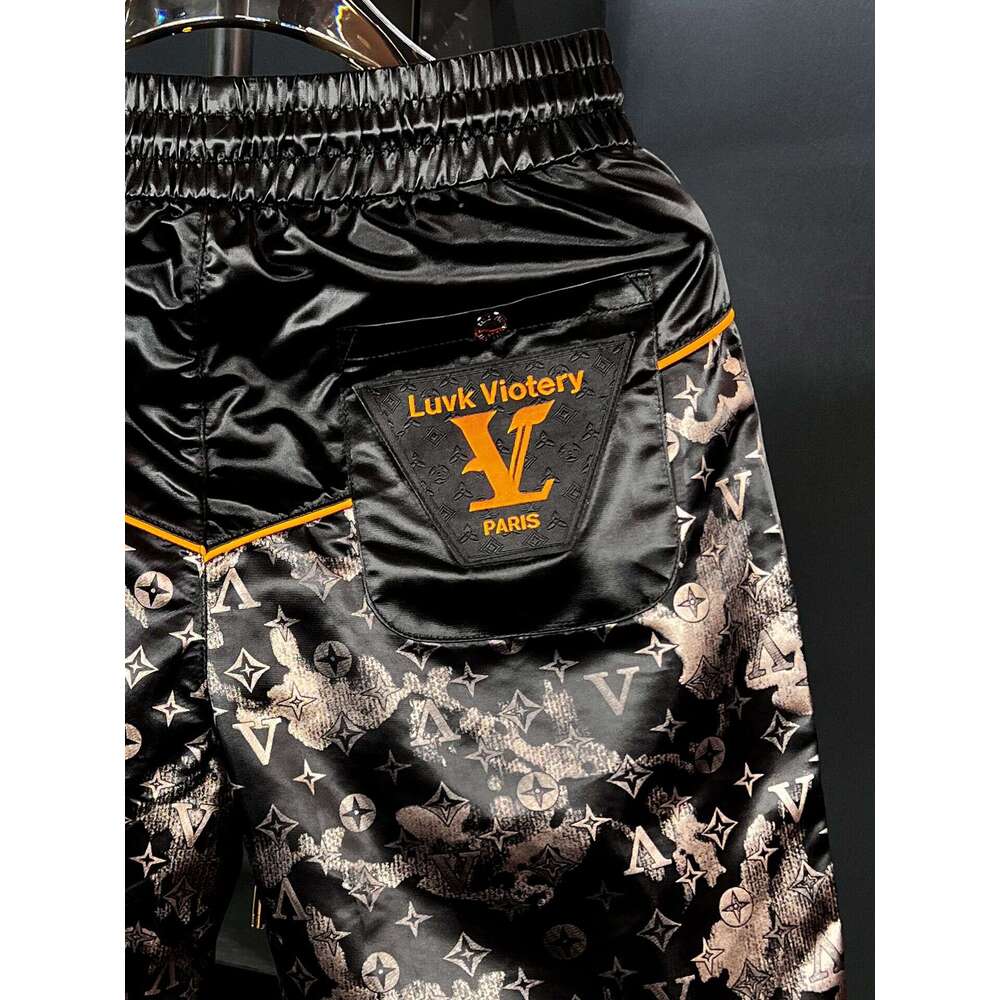 Stylish European-Style Light Luxury Printed Casual For Men, Summer 2025 New Trendy Beach Shorts Asia Size