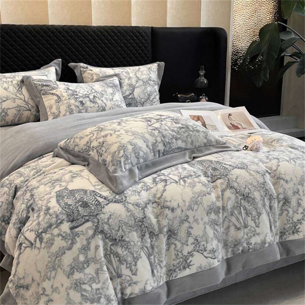 Milk Four-Piece Set Autumn and Winter Warm Thickened Light Printing Coral Velvet Quilt Cover Bed Sheet Pillowcases H260312