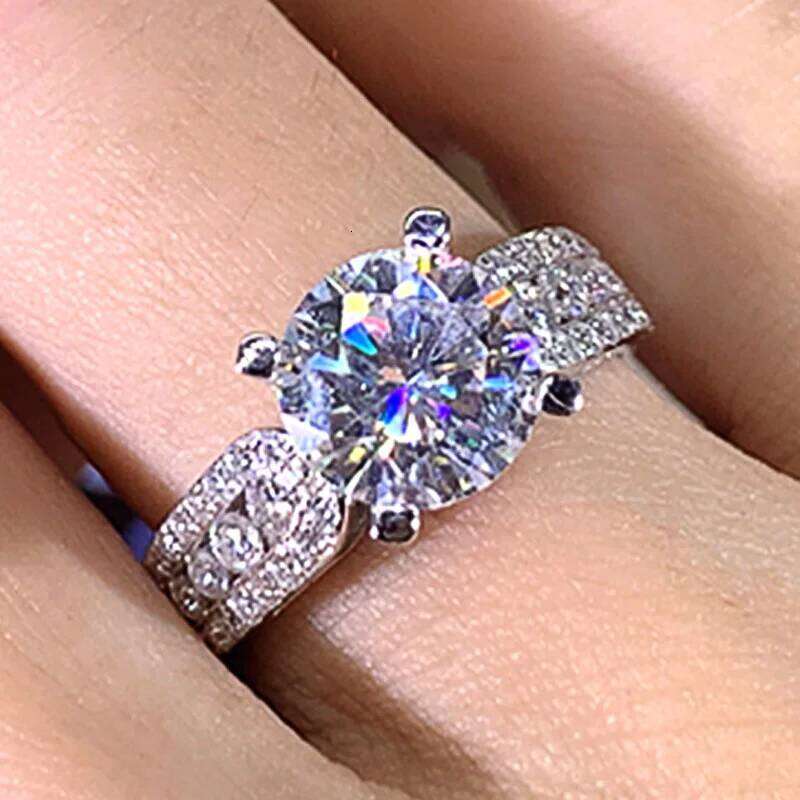 Huitan Modern Women's Wedding Rings Brilliant Crystal Cubic Zirconia High-quality Silver Color Female Ring Engagement Jewelry H260312
