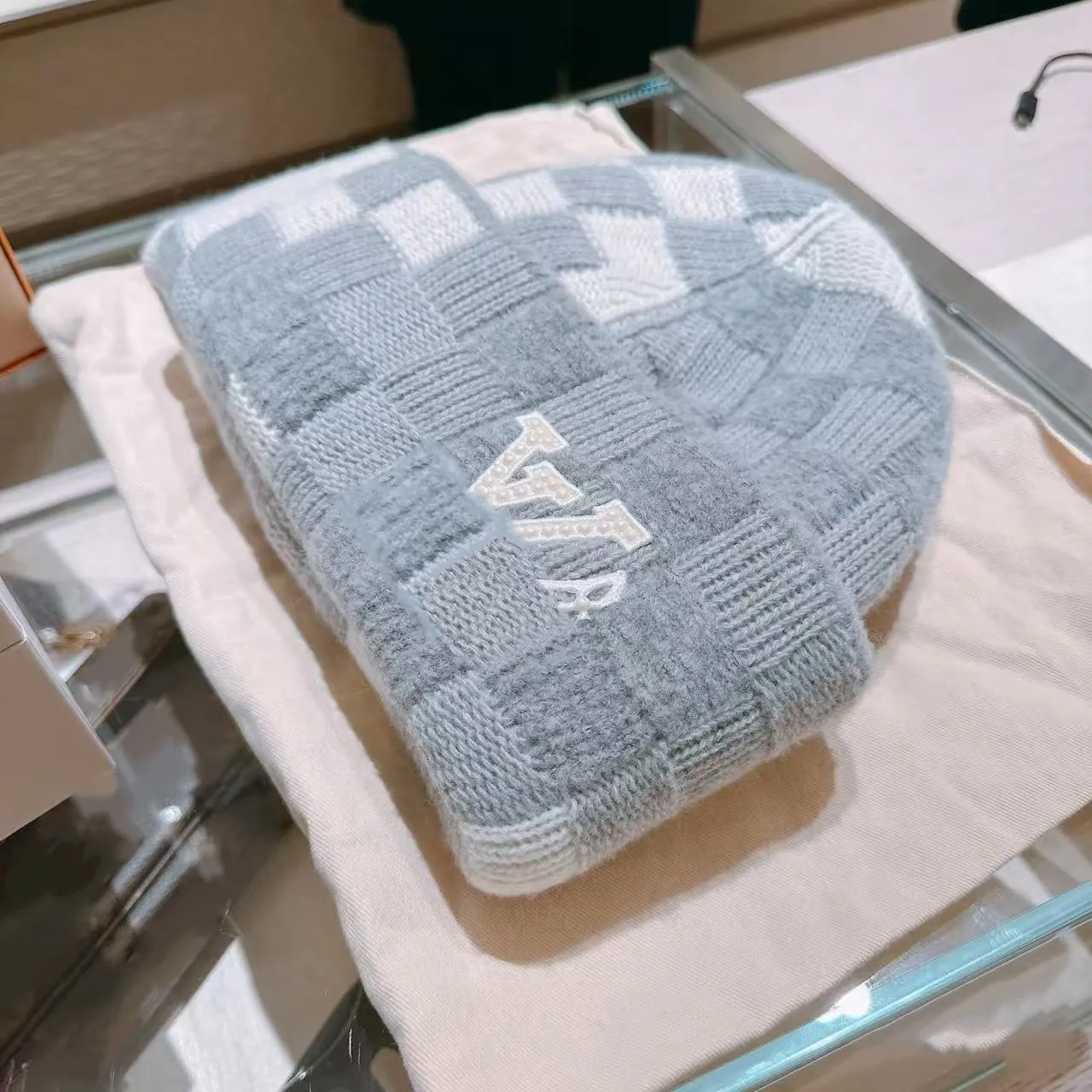 Designer Bean Hat Women Woolen Hat Fisherman Hat Luxury Classic Fashion Winter Wool Warm Belt Box Gift VVX