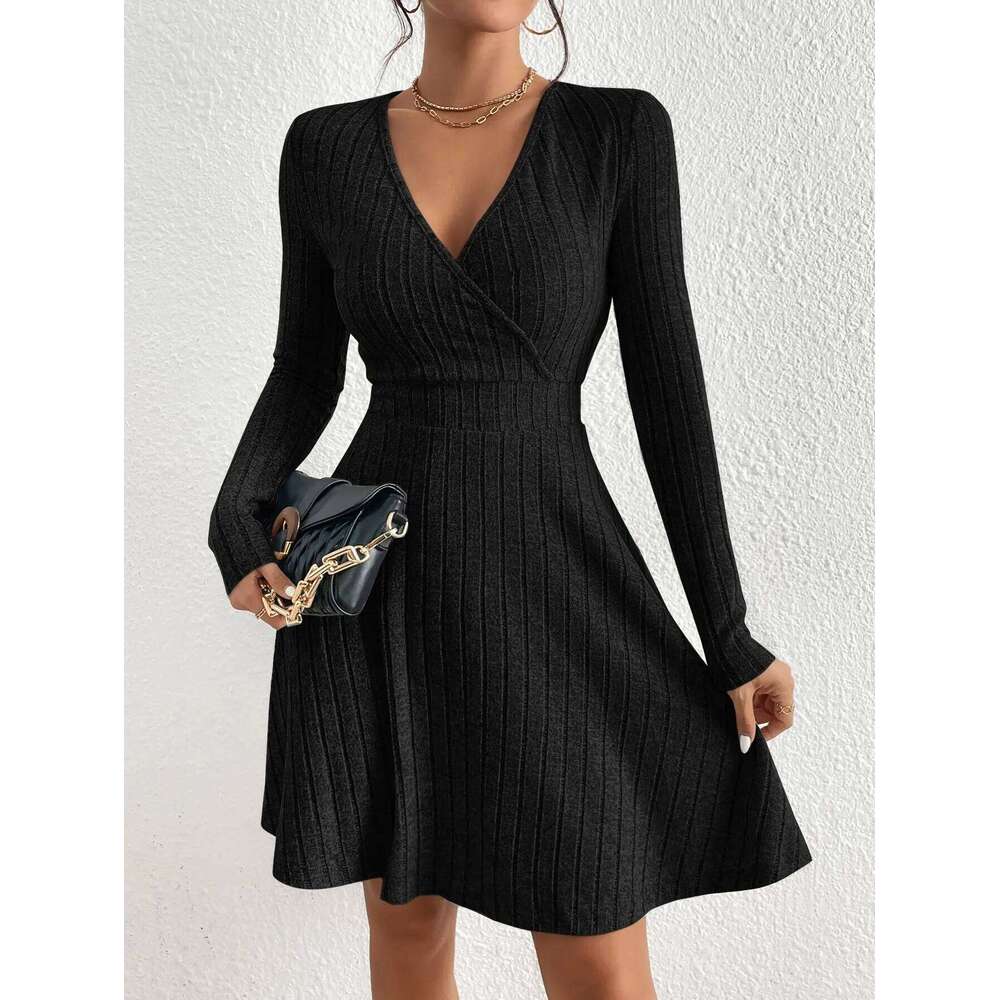 Autumn and Winter New Women's Knitted Slim Sexy Sheath Waist Slimming Inside a Short Bag Hip Little Black Dress C260312