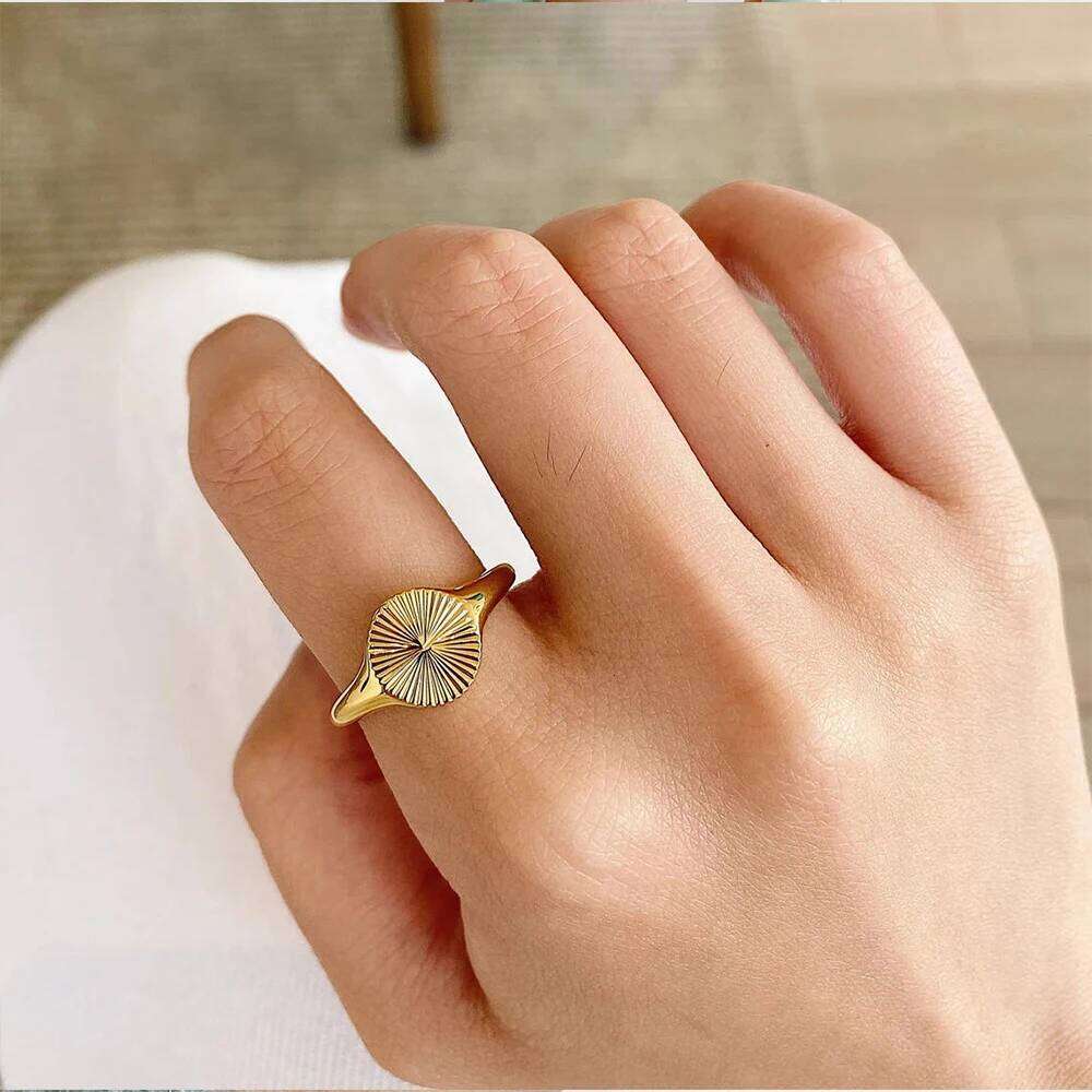High Quality Wave Rings for Women Minimalist Dainty Rays Texture Circle Stainless Steel Signet Chunky Dome Ring Jewelry H260312