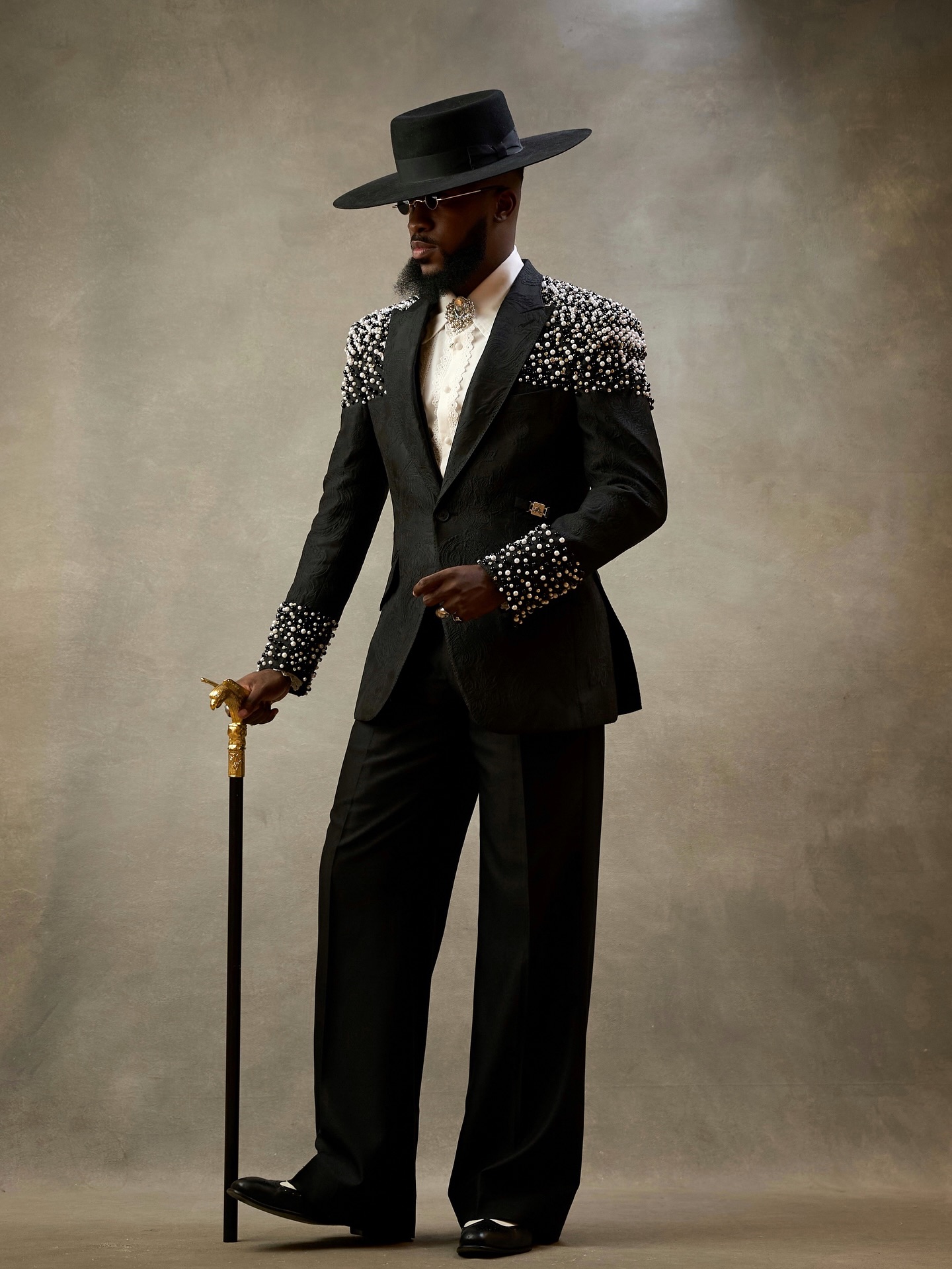 Elegant Men Suits 2 Pieces Shawl Lapel Blazer Pearls Rhinestone Tailor-Made Beaded Jacquard Jacket One Button Customized Coat Pants Plus Size