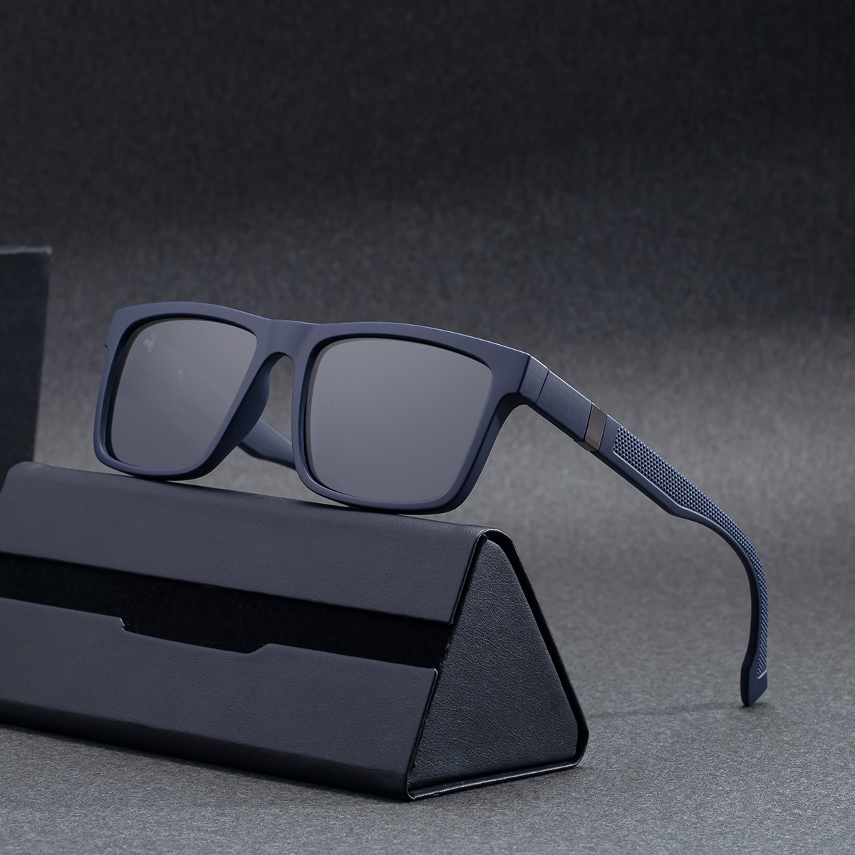 2026 New Square Polarized Retro PC Frame Personality Outdoor Sun Protection Sunglasses for Men