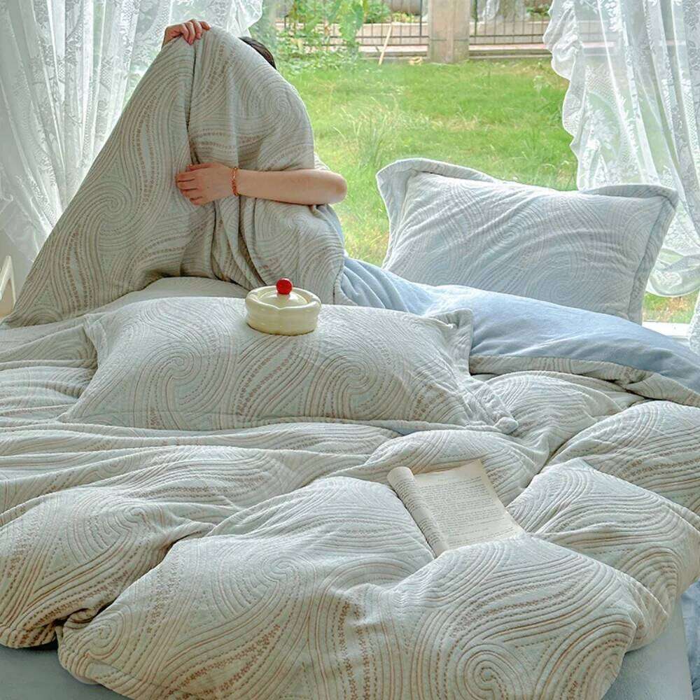 Thickened Milk Bedding Set Winter Warm Jacquard Carved Velvet Quilt Cover Pillowcase Bed Linen Soft Four Piece Sets H260312