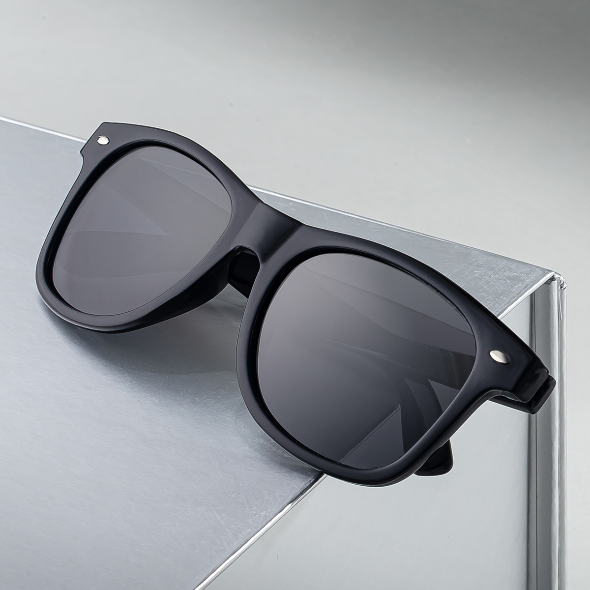 2026 New European American Fashion Square Frame Polarized Simple and Stylish Outdoor Sun Protection Sunglasses for Men,