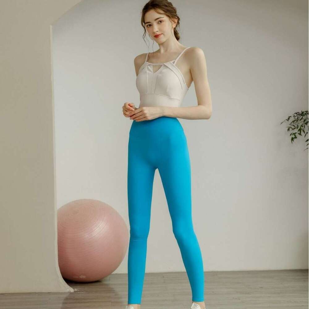 New Exquisite Yoga Outfit for Women, High-end Fashionable Beautiful Back Designer Vest, Sports Training Set