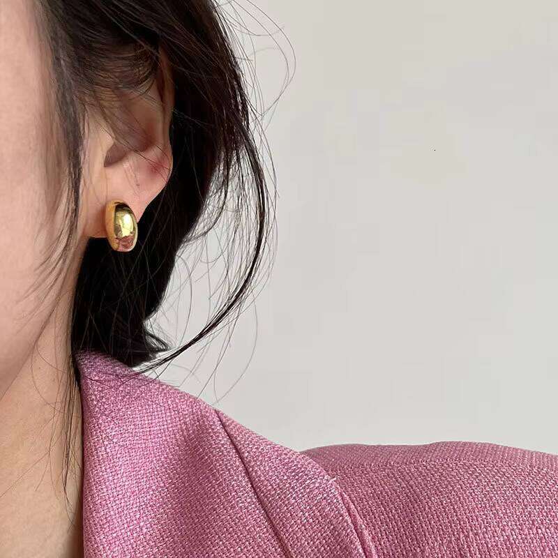 2024 Fashion Accessories S Pure Sier Lightweight Beautiful Bean Half Hollow Ball Cool Earrings for Girls