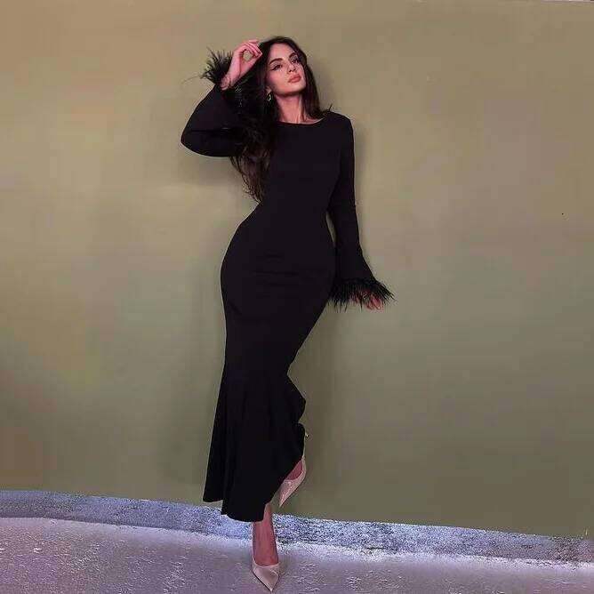 2023 European and American Feather Dress High-end Hip-covering Skirt Women's Knitted Long Sleeve Autumn Women C260312