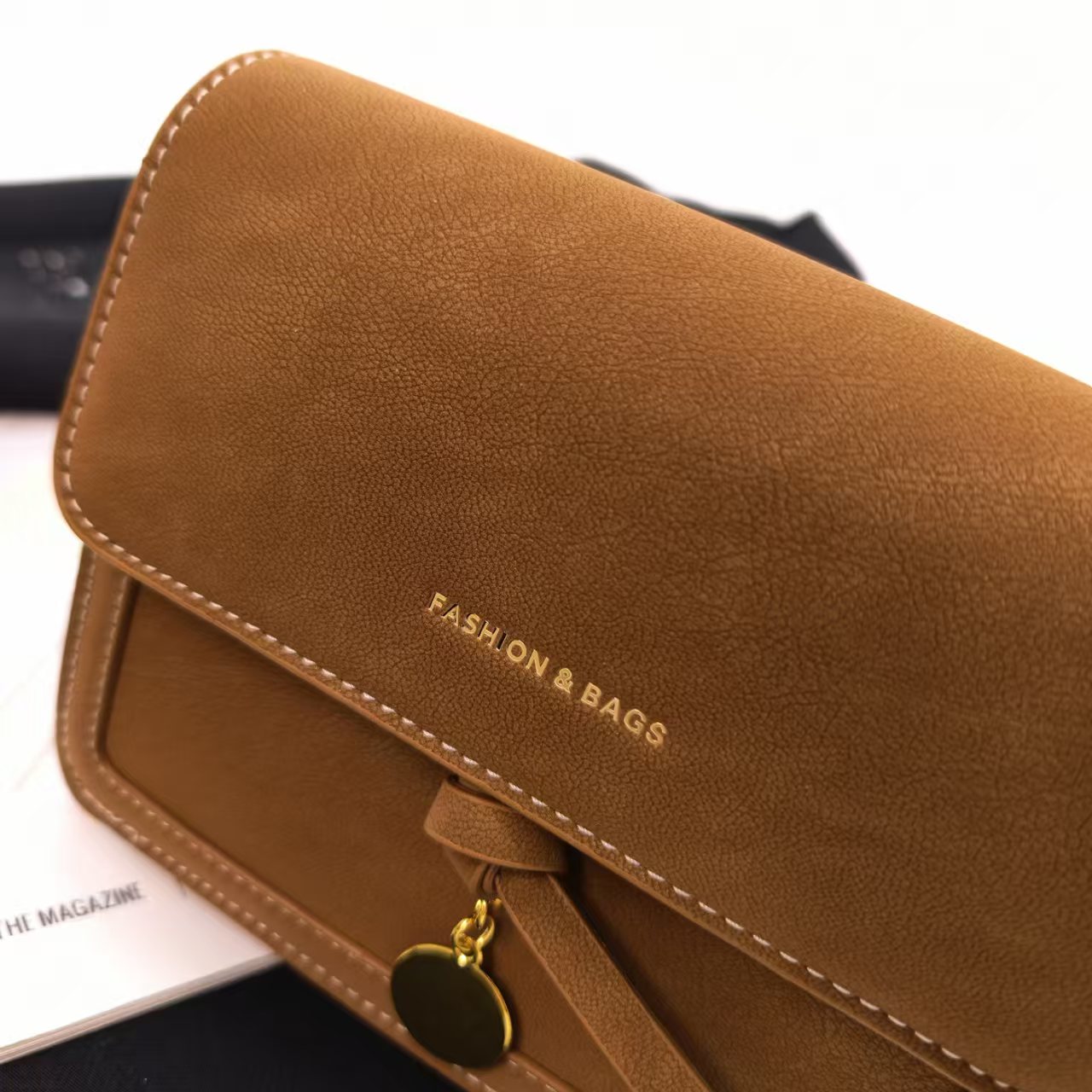 Chic Casual Accessory: Modern Womens Tote with Adjustable Strap