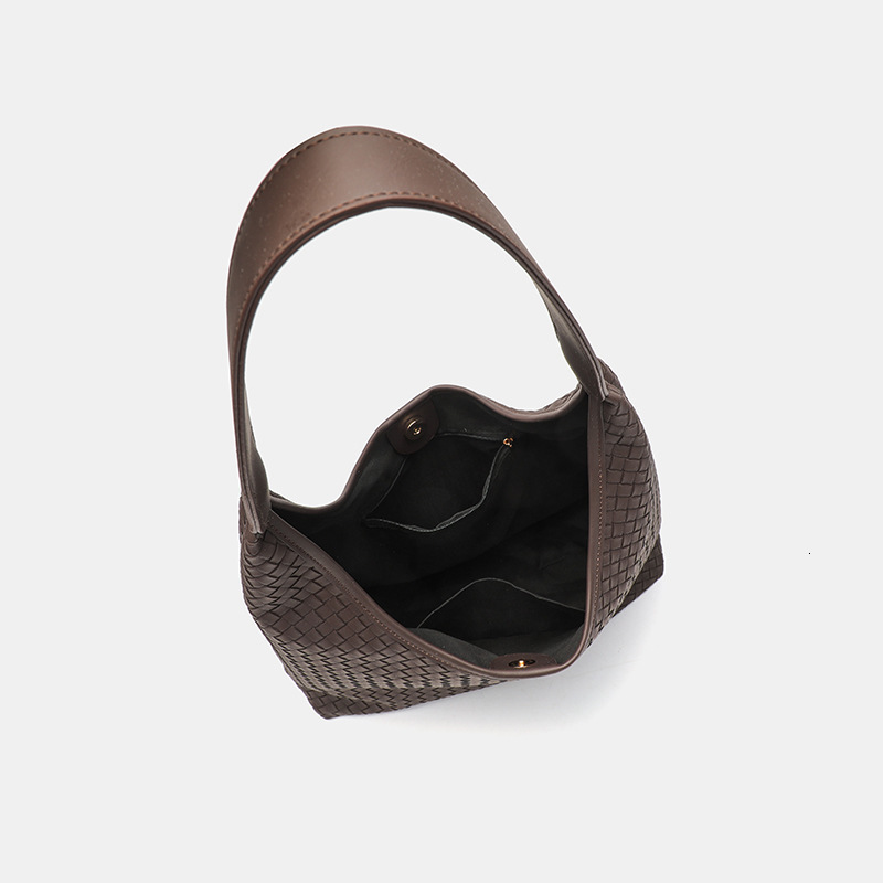 Largecapacity woven tote bag for women 2026 autumn and winter bag womens Maillard style commuter casual shoulder bag 240802