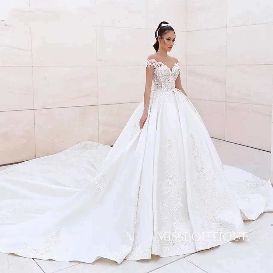 Princess Ball Gown Wedding Dresses Bridal Gowns Off Shoulder Satin Sleeveless Appliques Sequins Sweeptrain Plus Size Robe De Mariee Custom J09 B0312