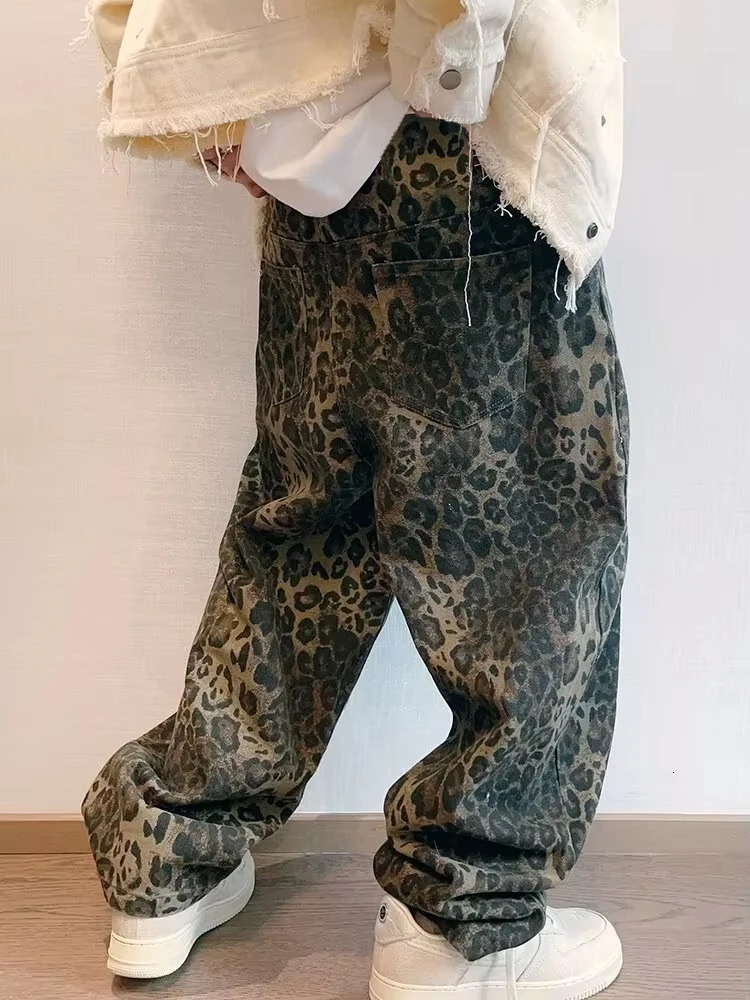 Autumn Tan Leopard Jeans Men Denim Pants Male Oversize Wide Leg Trousers Streetwear Hip Hop Vintage Loose Casual Animal Print 260310
