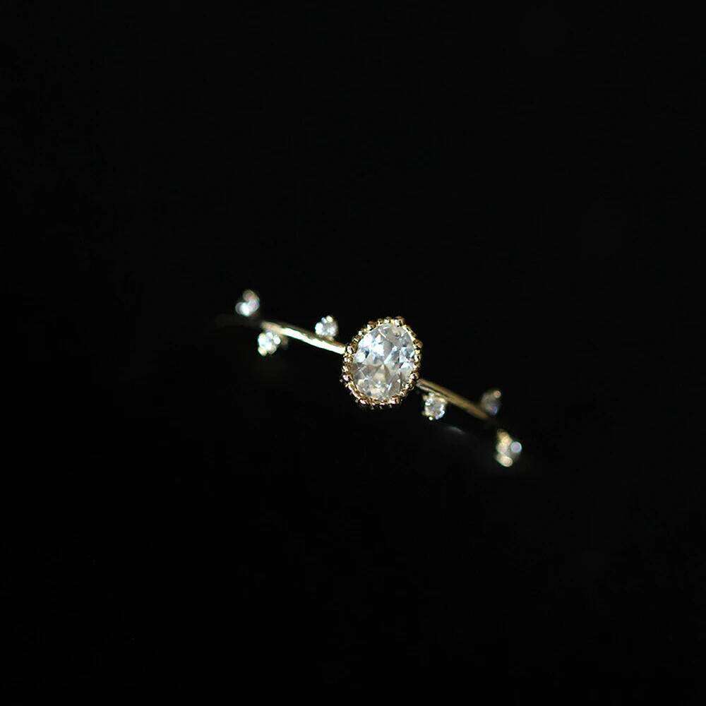 Huitan Dainty Women's Thin Gold Color Inlaid Crystal Cubic Zirconia Wedding Rings Fashion Exquisite Lady Jewelry Wholesale H260312