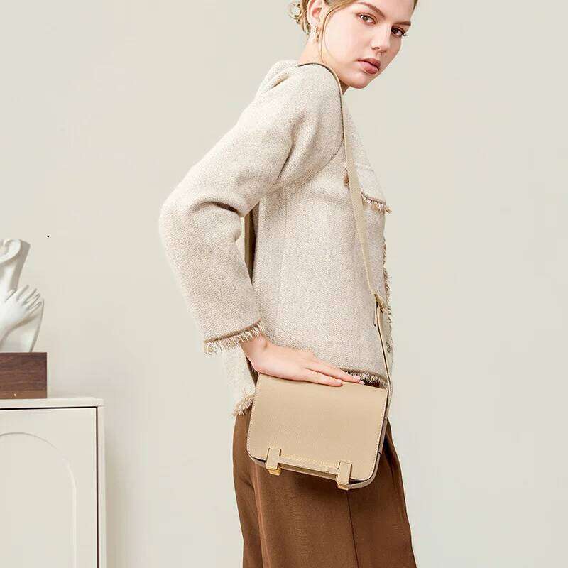 Fashionable Geta Wooden Sandal Luxury Sensation Genuine Leather Medium Square Crossbody Bag For Women Urban Simplicity Style