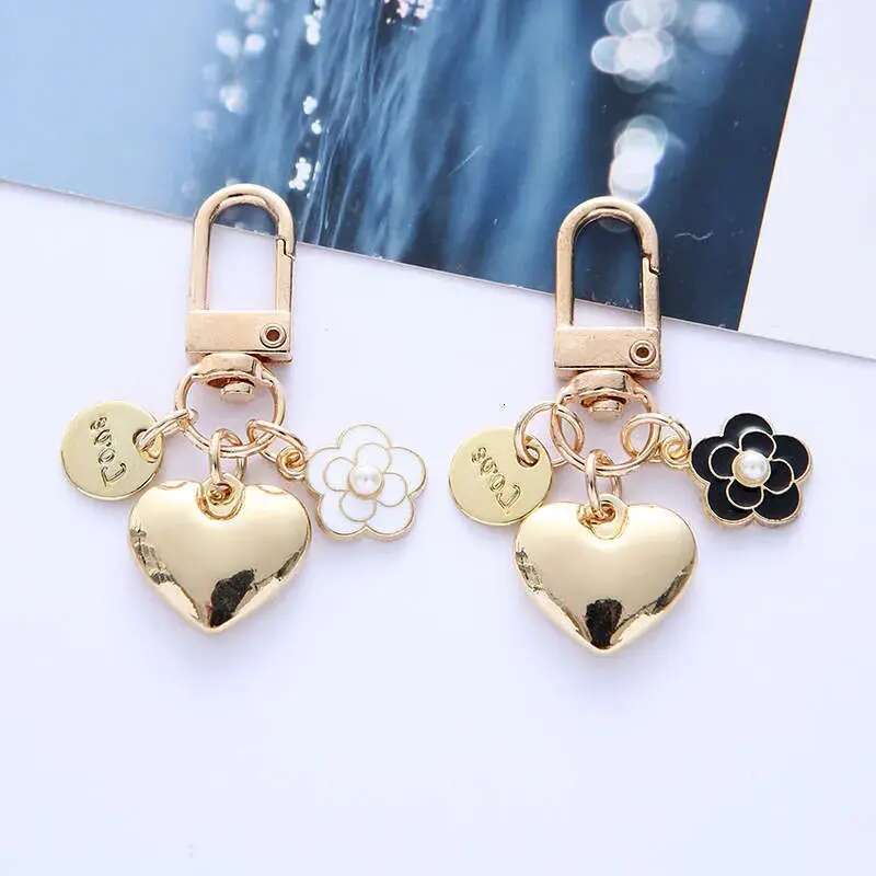 Adorable Alloy Heart Keychain Pearl Camellia Flower Letter Pendant Fashion Cute Bag Accessory for jewelry Women Designer Girls 8cm 12g