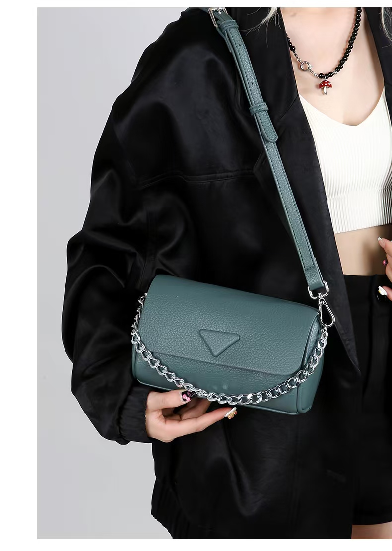 Stylish Adjustable Crossbody Tote for Ladies: Compact Yet Spacious