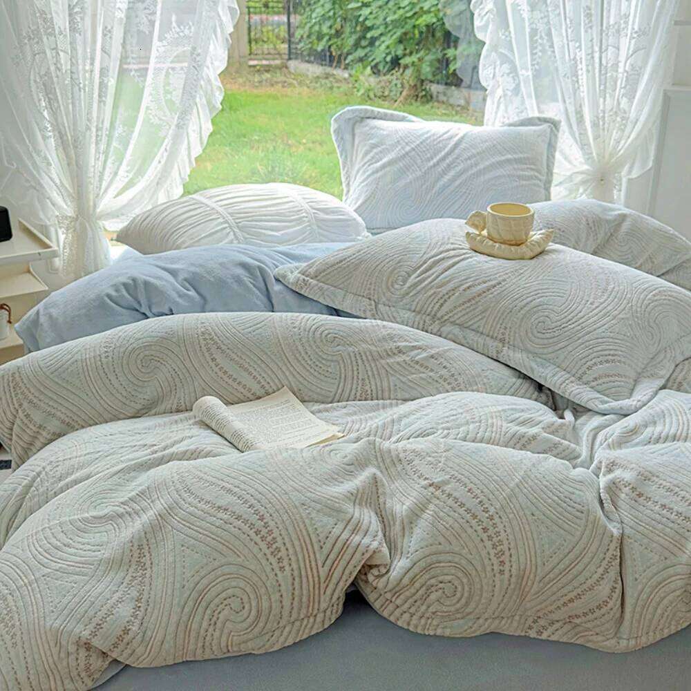 Thickened Milk Bedding Set Winter Warm Jacquard Carved Velvet Quilt Cover Pillowcase Bed Linen Soft Four Piece Sets H260312