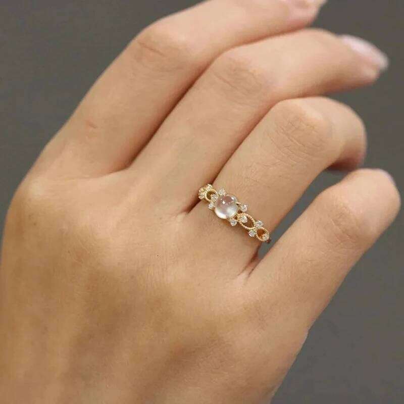Huitan Trendy Imitation Opal Series for Women Exquisite Hollow Gold Color Finger Rings Wedding Party Aesthetic Jewelry Hot H260312