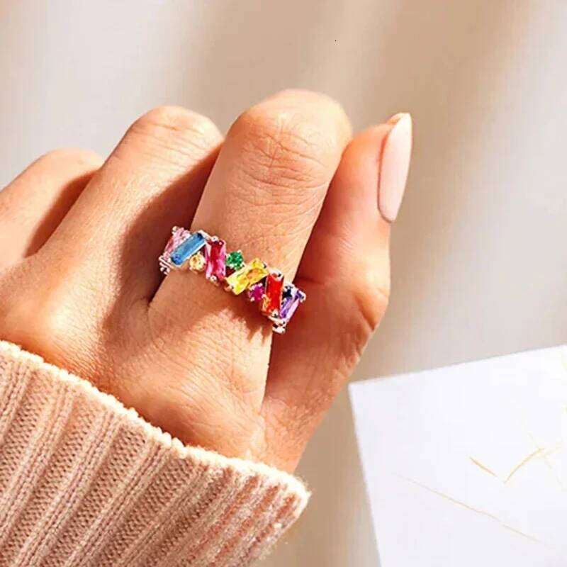 Huitan Creative Attractive Rings with Rainbow CZ Funny Brilliant Dainty Accessories for Women Trendy Exquisite Party Jewelry Hot H260312