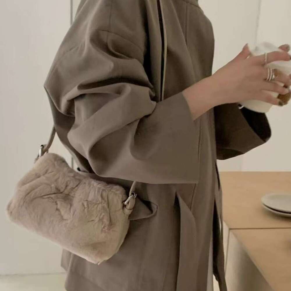 Autumn And Winter Leopard Print Handbag Niche Furry High End Plush Underarm Shoulder Bag Vintage Fashion Handbag