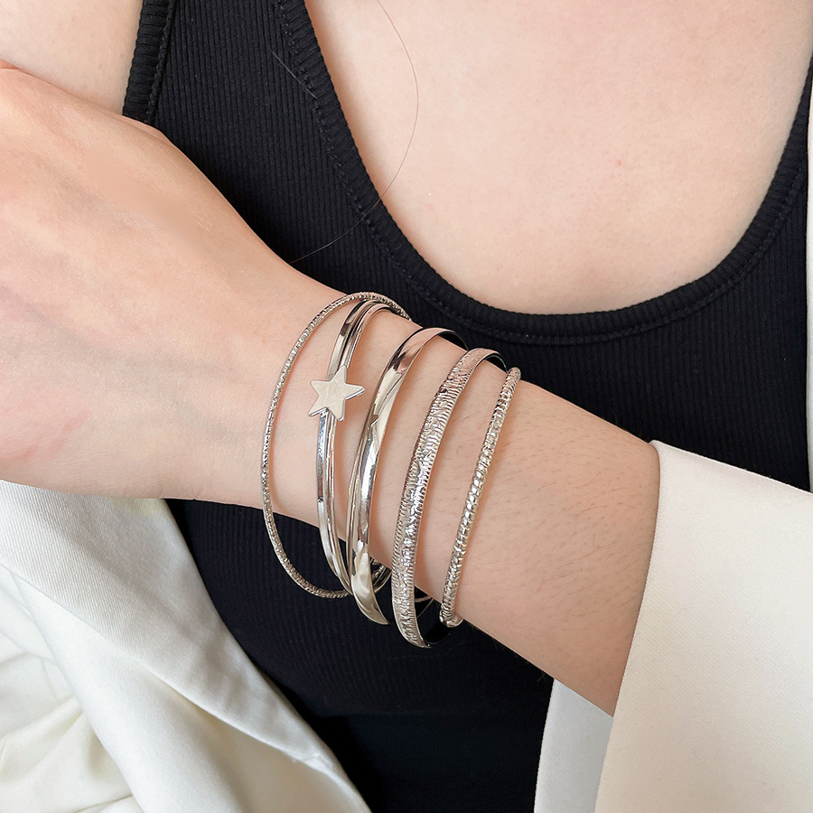 European and American cross-border five-pointed star open unique trendy fashion metal style bracelet, designer niche jewelry for women