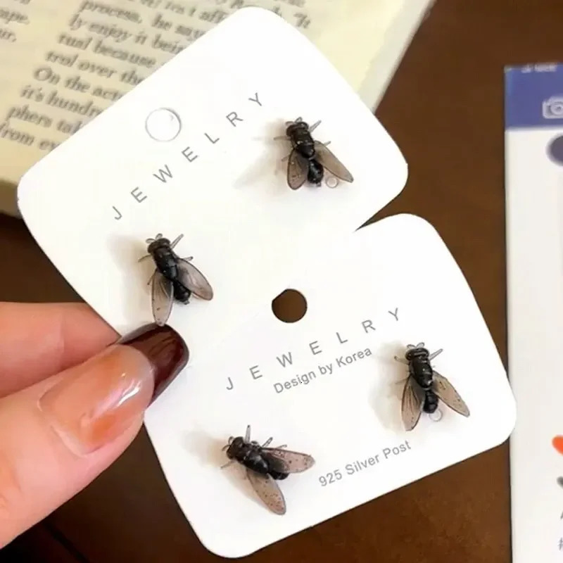 2pcs Funny Flies Studs Earrings Realistic Insects for Women Men Abstract Personalized Mini Fly Earring Party Jewelry 260309