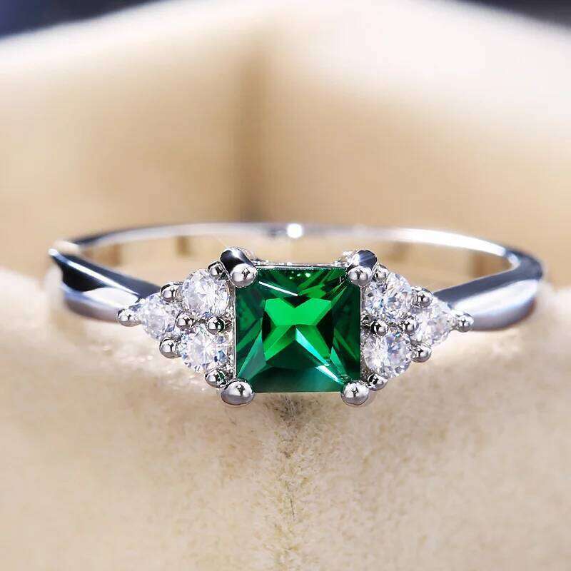 Huitan Simple Minimalist Style Finger Modest Design With Cute Green Cubic Zircon Stone Proposal Engagement Rings For Girl H260312
