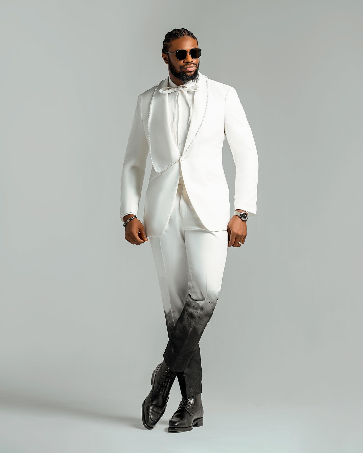 Unique Men Suits Groom 2 Pieces Shawl Lapel Pearls Blazer Tailor-Made Jacket One Button Prom Party Customized Coat Pants Plus Size