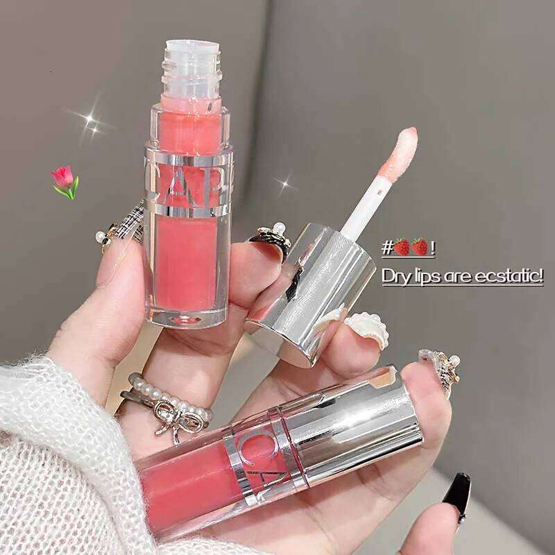 Mirror-like, moisturizing glass gloss with long-lasting, clear, plumping, and lip line-reducing properties. Lip gloss. W260311