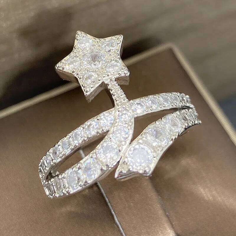 Luxurious and beautiful trend light five-pointed star shining full diamond comet overlapping open ring ceremony party eng H260312