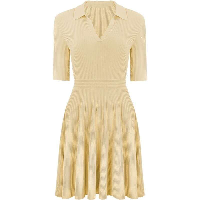 2026 new European and American niche simple, elegant, lightweight business style lapel, slim fit waist, A-line solid color a22 knitted dress