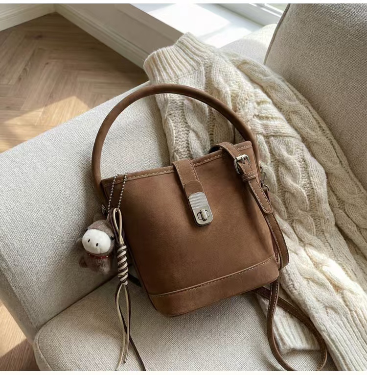 New luxury and niche bucket bag - single shoulder strap, versatile and fashionable, women's bag