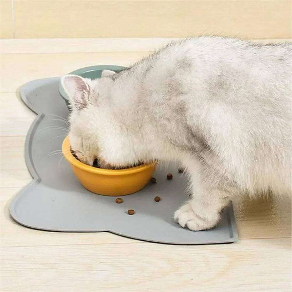 Non-slip For Dogs Water Feeding Dog Accessories Waterproof Watering Supplies Silicone Food Mat Pet Cats Feeders Pets Products 26Y0312