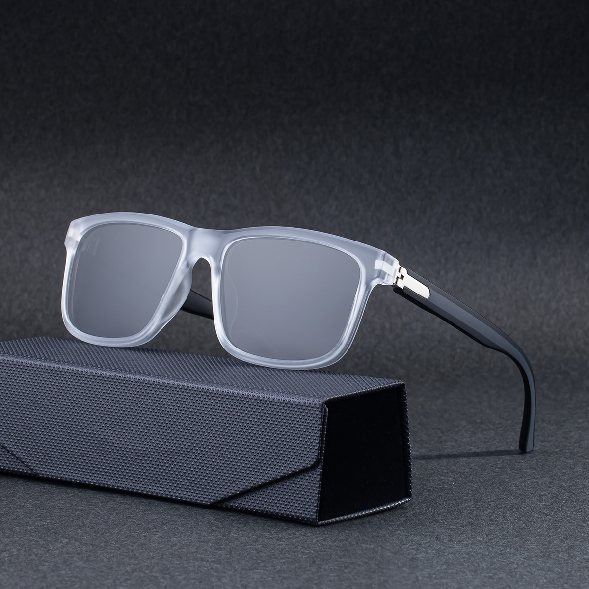 2026 New Fashion Square Frame Polarized Unique PC Temple Outdoor Sun Protection Sunglasses for Men,