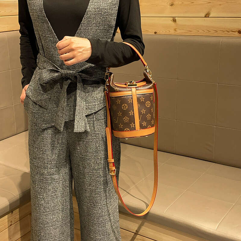 High-end vintage bucket 2026new model versatile crossbody dumpling large capacity shoulder underarm bag cross-border supply