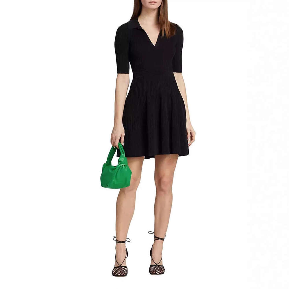 2026 new European and American niche simple, elegant, lightweight business style lapel, slim fit waist, A19 A-line solid color knitted dress