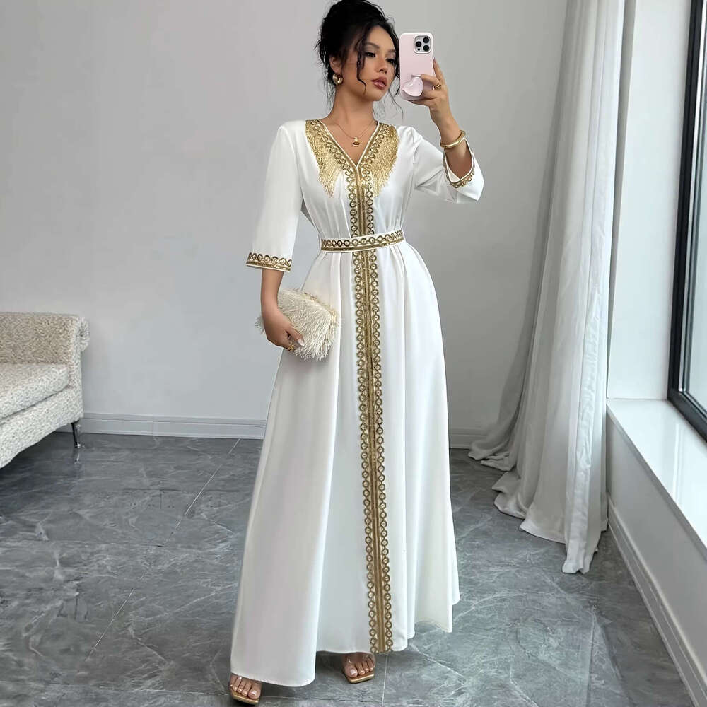 New Middle Eastern cross-border foreign trade Muslim robe, three-quarter sleeve women's lace tassel dress, elegant and feminine