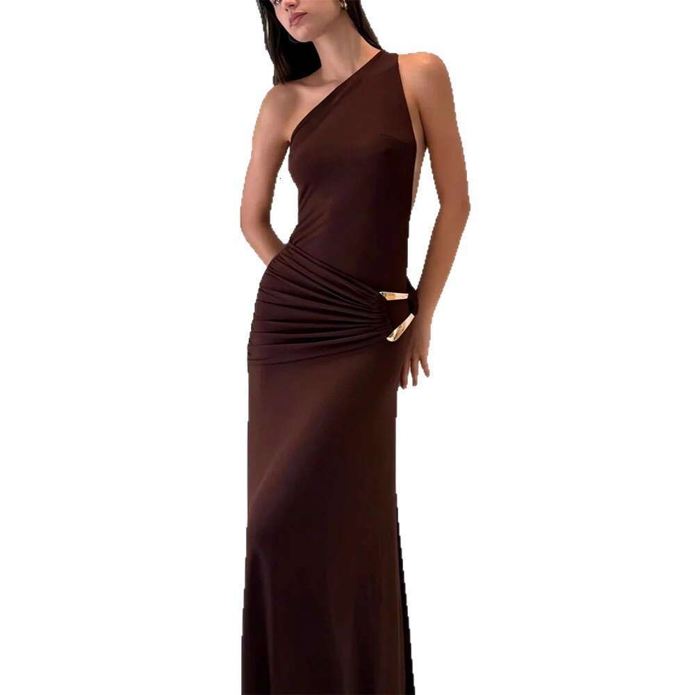 European and American 2025 cross-border women's high-end light luxury socialite dress, one-shoulder black bandage dress with metal accessories