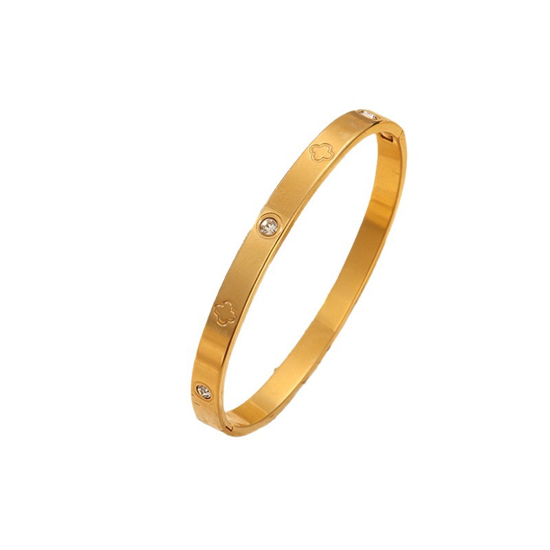 2026 designer waterproof bracelet, titanium steel, versatile flower design, plated with 18K gold