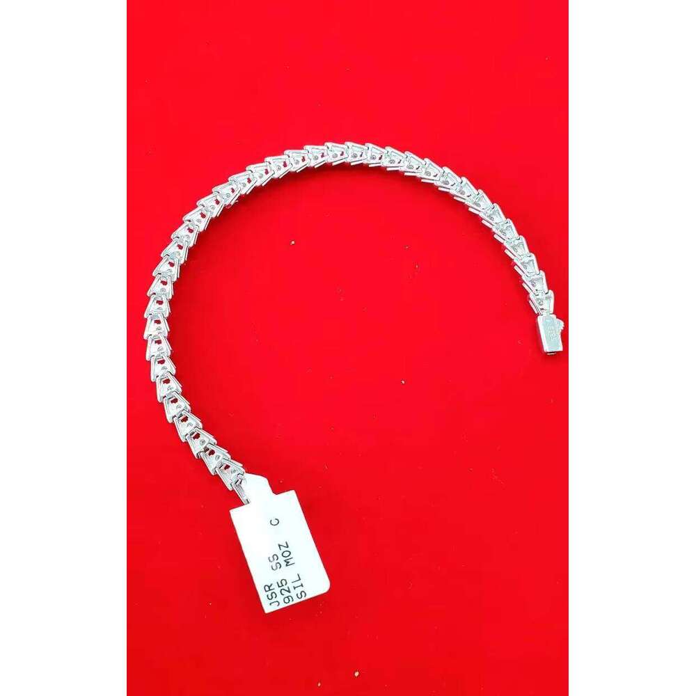 Completely chilled, comes with a pure sier VVS1 sandstone bracelet, suitable for men and women as fashion accessories