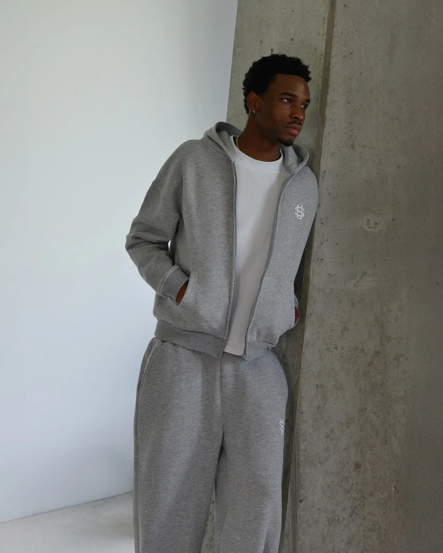 Embroidered sweatpants two-piece set Y2K clothing mens hip-hop oversized sweatpants casual zipper hoodie 260311